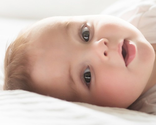 Développement de bébé à 4 mois : ce qui change